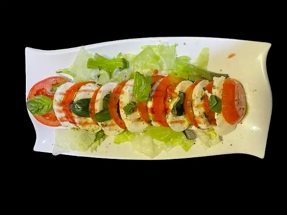 25.CAPRESE. Mozzarella búfala, tomate en rodajas, albahaca fresca y su aceite 