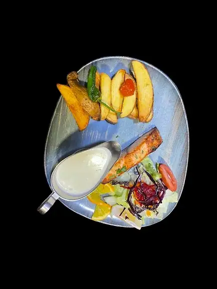 91.Lomo de salmón al grill con salsa de queso azul
