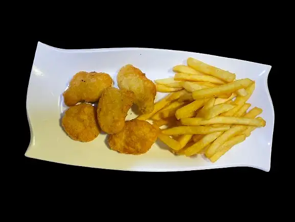 Nuggets de pollo con patatas fritas 🍗🍟